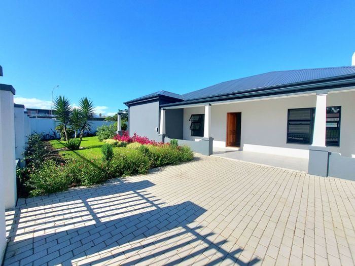For Sale: House in George South with indoor braai, landscaped garden, and double garage.