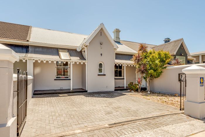 Commercial property for sale in Richmond Hill with office space, garden, and parking.