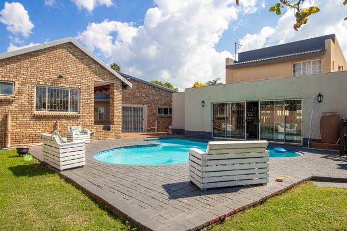 For Sale: Spacious 5-Bedroom House in Doornpoort with Pool, Flatlet, and Solar Power.