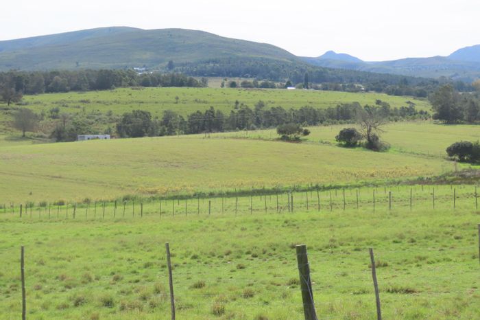 Farm for Sale in Ruiterbos: Water security, fertile land, renovated home, storage facility.