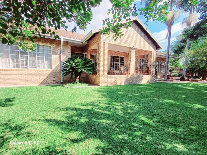 For Sale: 4-Bedroom House in Modimolle Central with Garden, Study, and Double Garage.