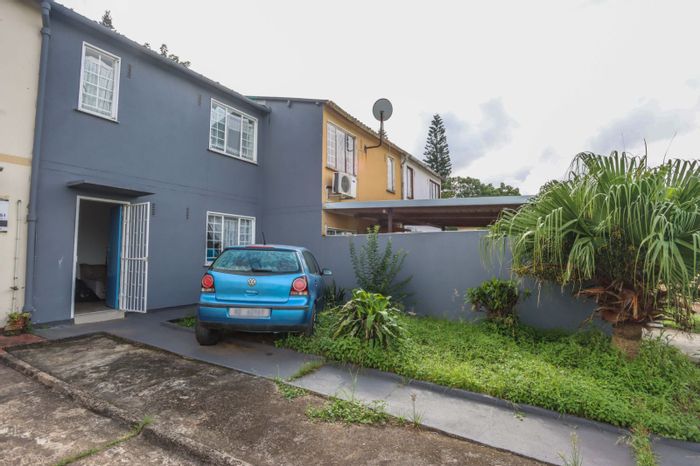 For Sale: 2-Bedroom House in Lenham with Renovated Kitchen and Spacious Yard.
