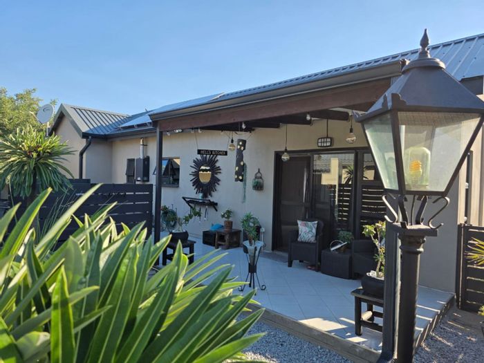 2-Bedroom House in Hoedspruit Central For Sale with Solar, Garage, and Patio.