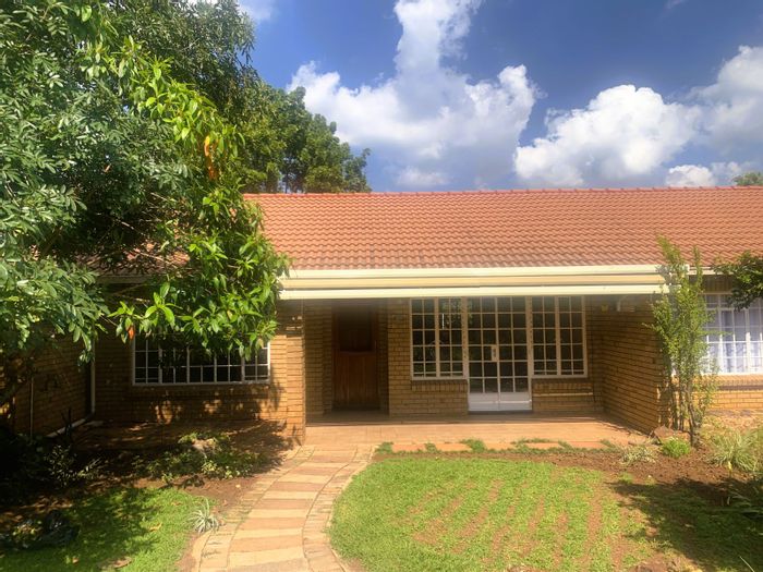 For Sale: Townhouse in Bela Bela Central with lease, courtyard, and parking.
