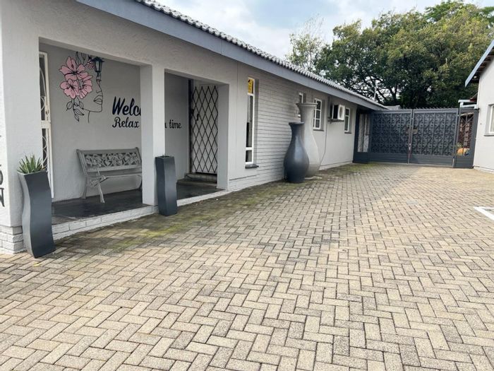 Office To Rent in Secunda Central - High visibility, reception area, kitchen included.