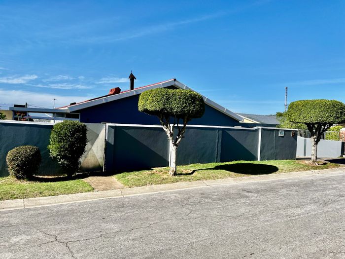 Hillside House For Sale: 4 beds, 2 baths, garage, braai area, spacious living.