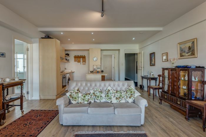 Humewood Apartment For Sale: Secure living, communal lounge, sea views, and amenities.