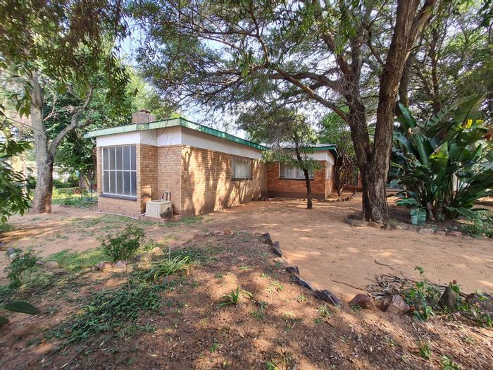 4-Bedroom House in Modimolle Central For Sale with Entertainment Area and Jacuzzi.