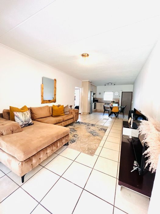 Lonehill Apartment For Sale: 2-bed, Airbnb-friendly, open-plan living in secure estate.