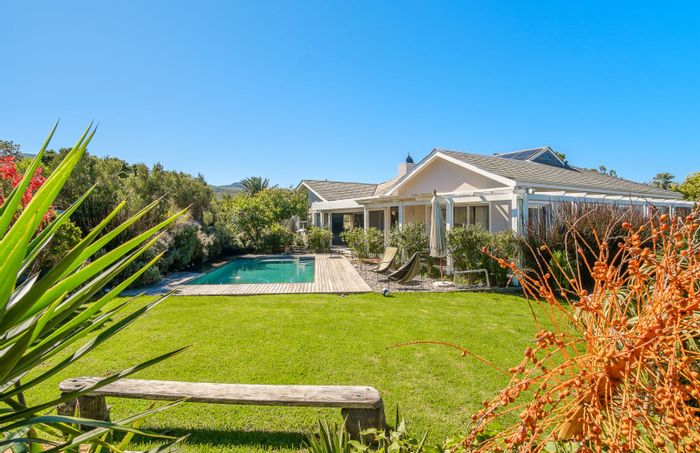 House to Rent in Lake Michelle Security And Eco Estate: 4 beds, garden, open-plan living.