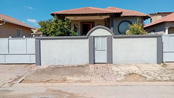 For Sale: Spacious 4-Bedroom House in Cosmo City with Patio and Ample Parking.
