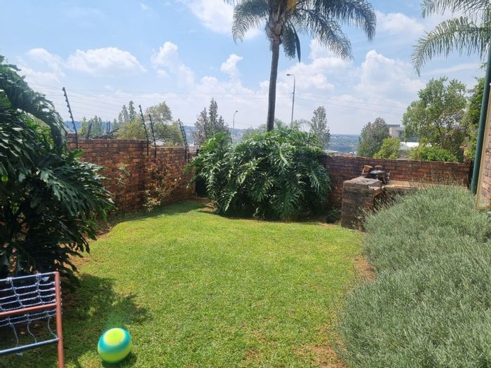Zwartkop Apartment For Sale: 2 Bedrooms, Private Garden, Pool, Close to Centurion Mall.