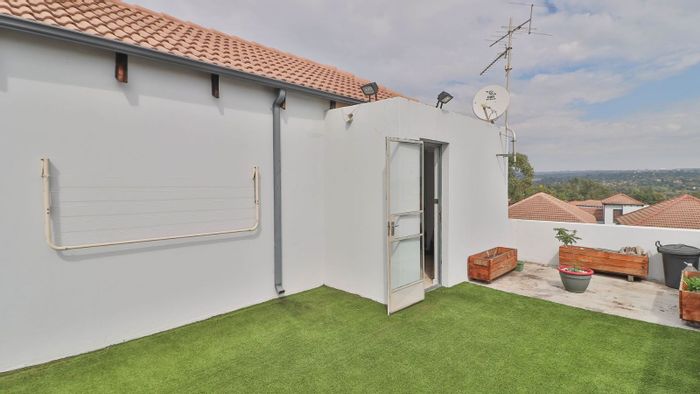 For Sale: Spacious 2-Bedroom Apartment in Douglasdale with Loft and Pool Access.