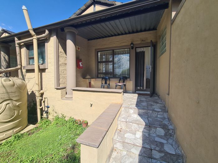 Mnandi Apartment To Rent: Furnished, 1 bedroom, carport, utilities extra, no pets.