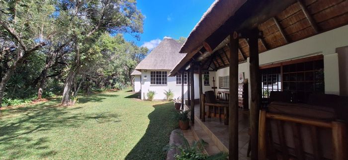 Lindleyspoort Farm For Sale: Off-grid living, multiple dwellings, wildlife, and entertainment amenities.