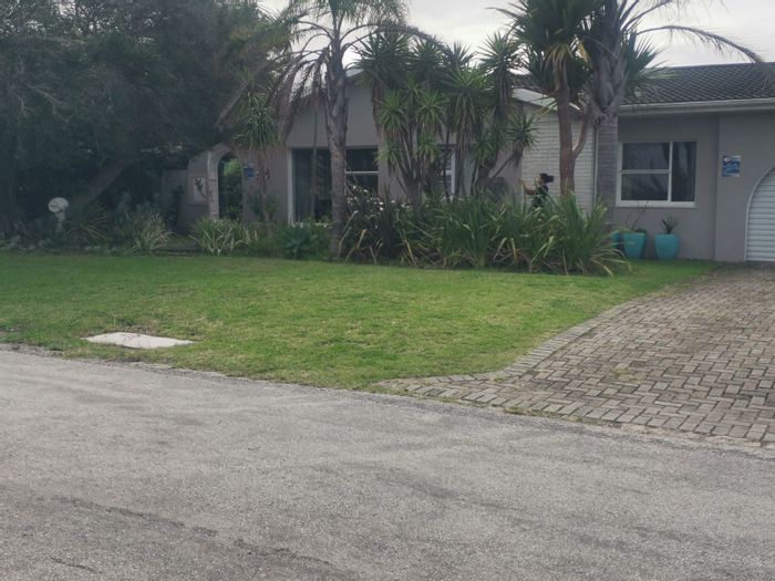 Rowallan Park House For Sale: 4 Bedrooms, Pool, Indoor Braai, Double Garage.