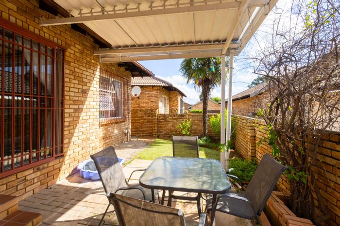 For Sale: Townhouse in Honeydew Ridge with 24-hour security and spacious garden.