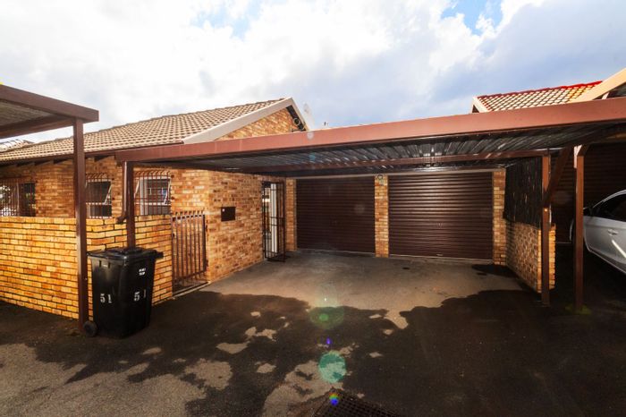 For Sale: Townhouse in Honeydew Ridge with 24-hour security and spacious garden.