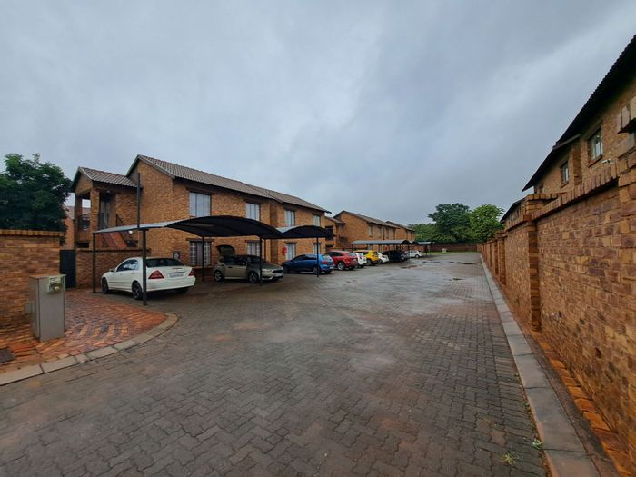 Clarina Apartment For Sale: 2 beds, parking, close to shops and transport.