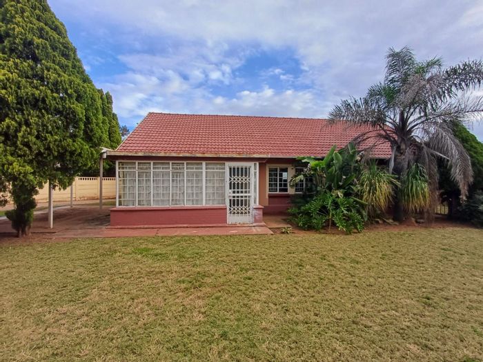 3 Bedroom house for sale in Stilfontein Ext 4 with garage and carport.
