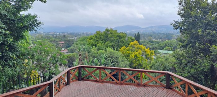 For Sale: House in Villieria with dual living spaces and mountain views.