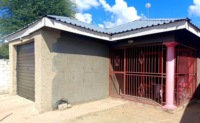 House For Sale in Westenburg: 3 Bedrooms, garden, garage, near amenities.