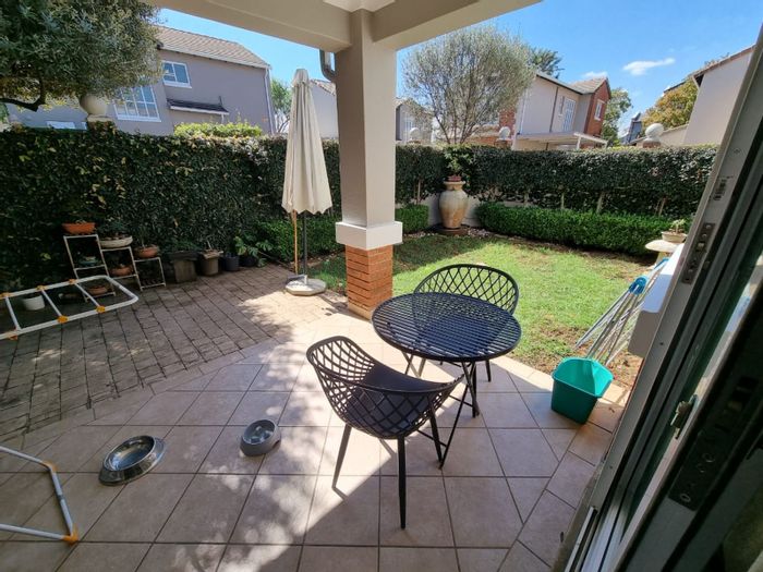 Bryanston Townhouse For Sale: 3 beds, staff quarter, communal pool, near schools.
