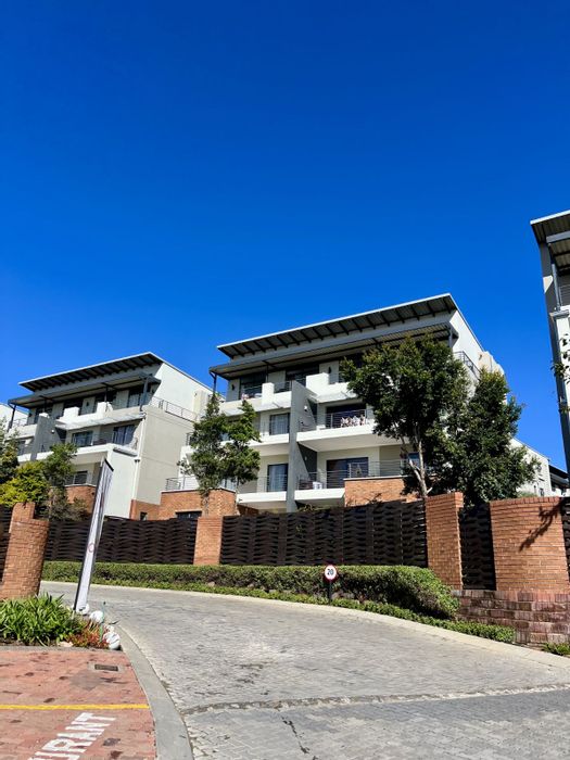 For Sale: 2-bed, 2-bath apartment in Fourways with pool, gym, and security.