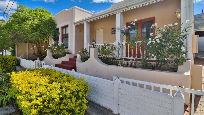 For Sale: House in Montagu Central with 3 bedrooms, garage, and entertainment area.
