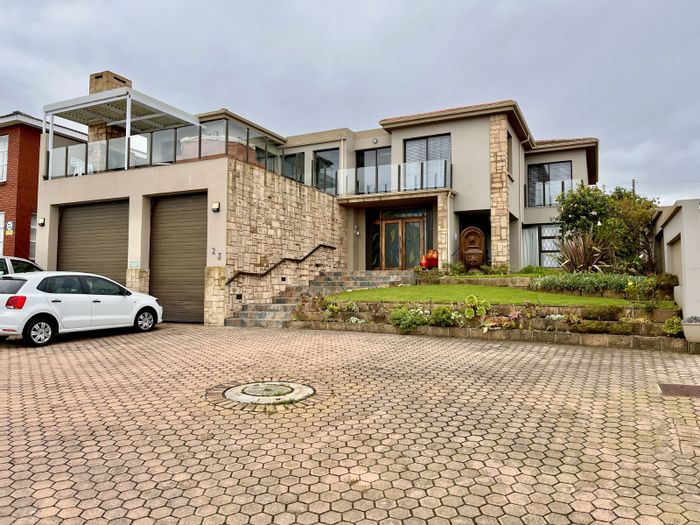 Tergniet House For Sale: Ocean views, 6 en-suite bedrooms, ideal Airbnb investment.