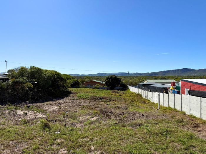 Pearly Beach Vacant Land For Sale: 930m² erf, mountain views, near beach.