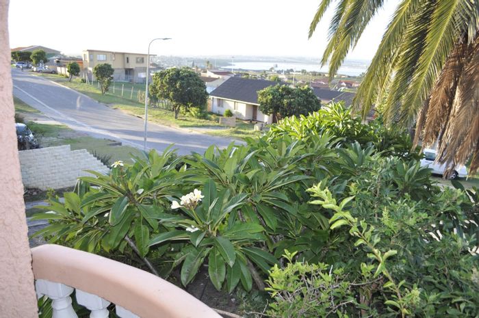 Hillside House For Sale: 3 Bedrooms, Gym, Study, Double Garage, Scenic Views.