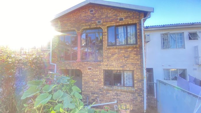For Sale: Family House in Greenbury with 3 Bedrooms, Large Yard, Ample Parking.