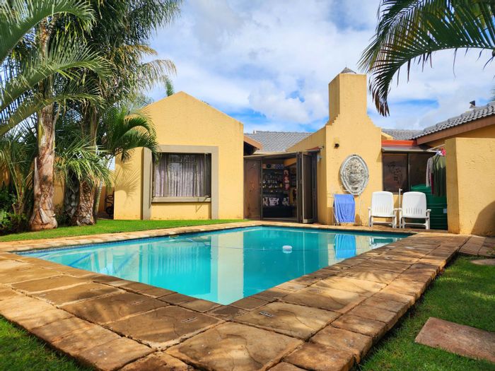 For Sale: Bendor House with Pool, Bar, Double Garage, and Spacious Layout.