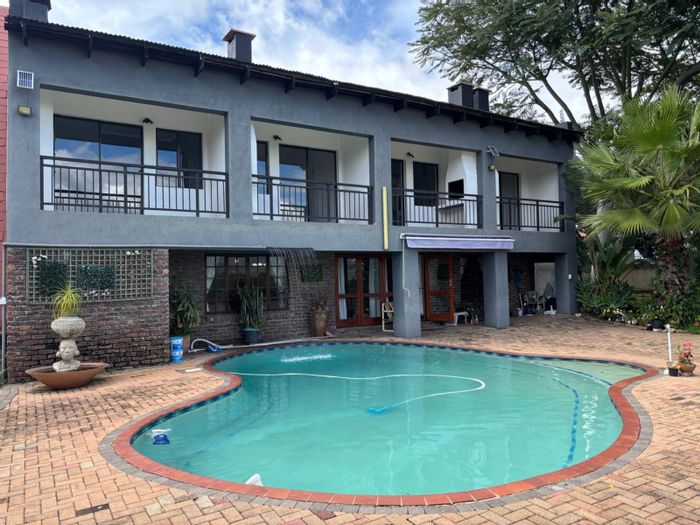 Karino Farm For Sale: Spacious home, flatlet, pool, workshop, and guest units.