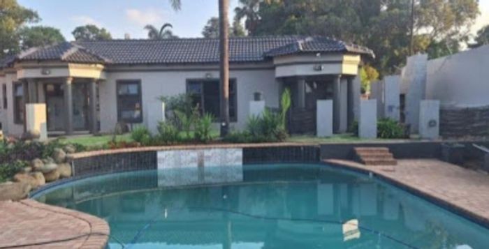 Bramley North House To Rent: 4 Bedrooms, Gym, Communal Pool, Entertainment Area.