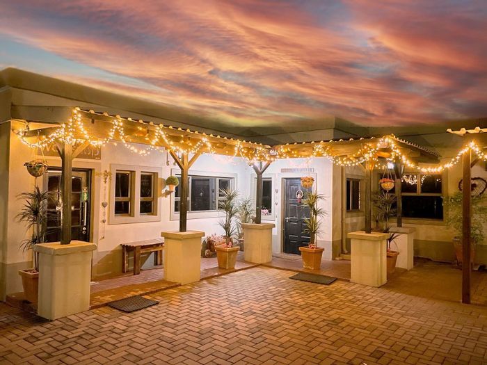Wierda Park House For Sale: 6 bedrooms, pool, commercial space, ample parking.