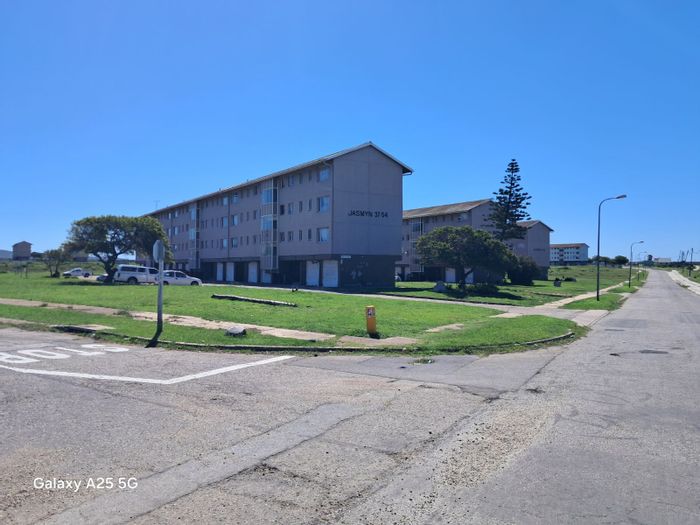 3-Bedroom Apartment in Algoa Park For Sale with Patio and Convenient Amenities.