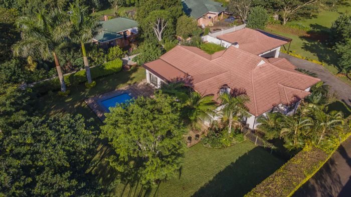 Hillcrest Park House For Sale: Gated community, pool, spacious layout, chef's kitchen.