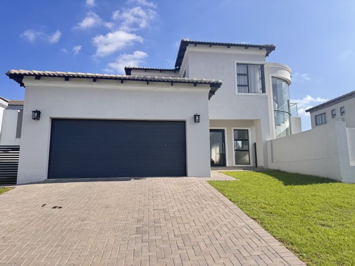 House for Sale in Kosmosdal: 4 ensuite bedrooms, golf estate living, secure lifestyle.