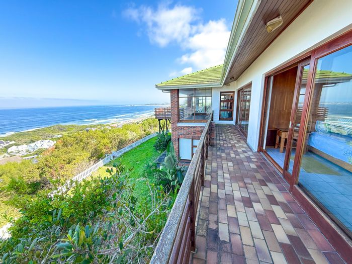 Spacious 5-bedroom house with ocean views, flatlet, and double garage in Brenton On Sea. For Sale.