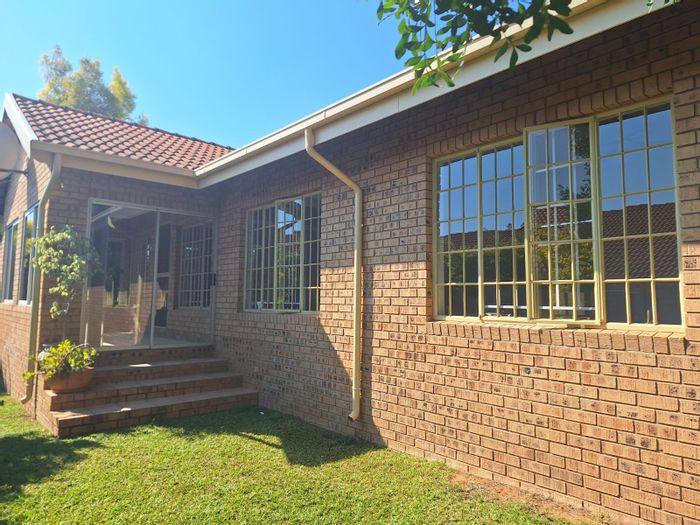 House for Sale in Modimolle Central: 3 beds, pet-friendly, secure access, low maintenance.