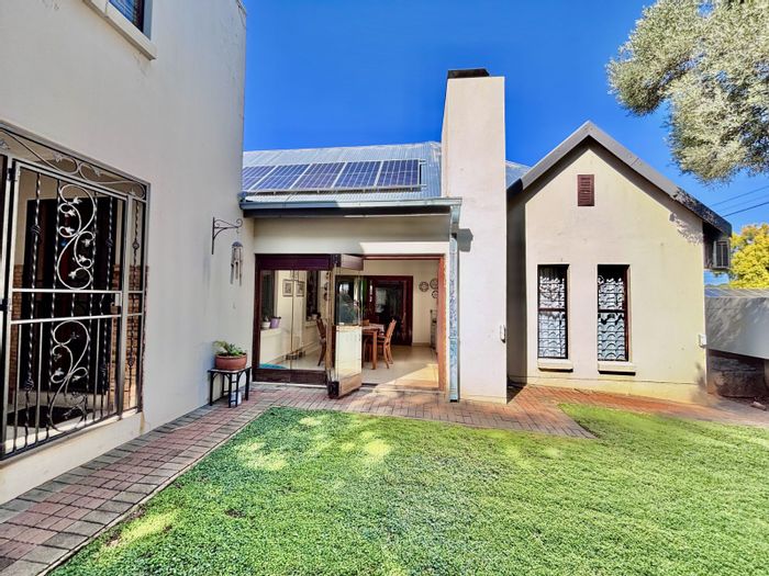 For Sale: House in Monument Park with pool, garden, and solar system.