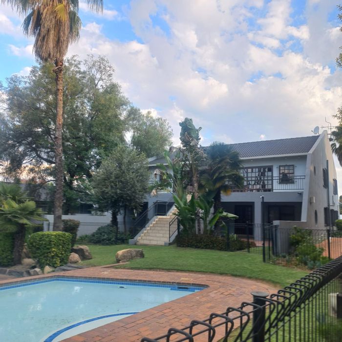 Northwold Apartment For Sale: 2 Bedrooms, Pool, Clubhouse, 24-Hour Security.