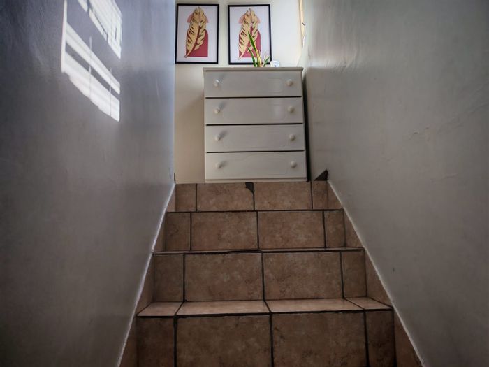 3-Bedroom Townhouse To Rent in Bendor with double garage and built-in braai.