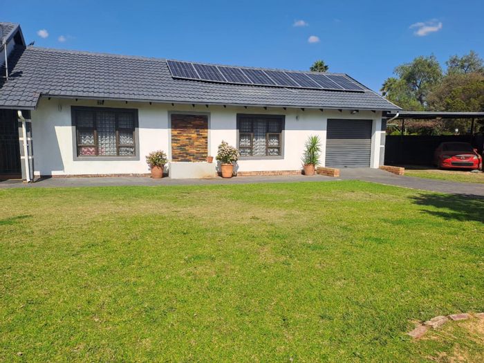 Dalpark House For Sale: 4 Bedrooms, spacious yard, garage, and carport.