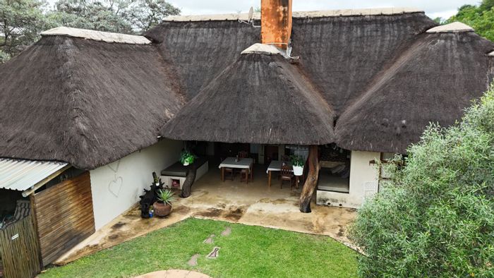 4-Bedroom House For Sale in Koro Creek Golf Estate with pool and solar system.