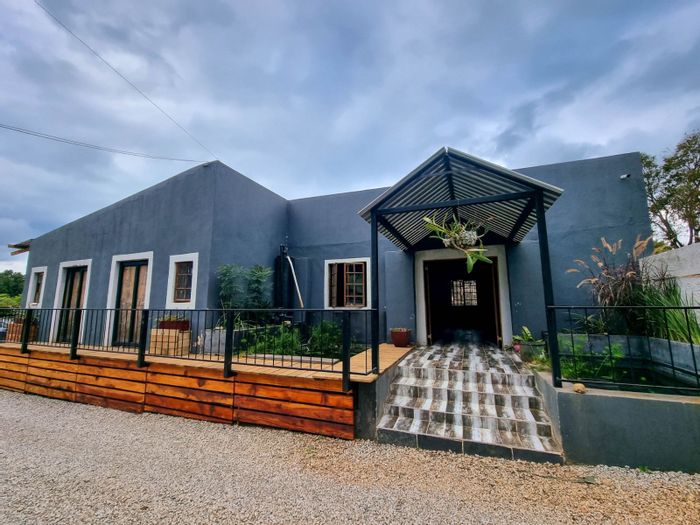 Income-Generating Guesthouse for Sale in Sabie Central with 7 Bedrooms and Parking