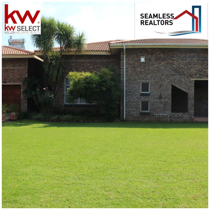 For Sale: House in Christiana Central with 4 bedrooms, 5 garages, and security features.