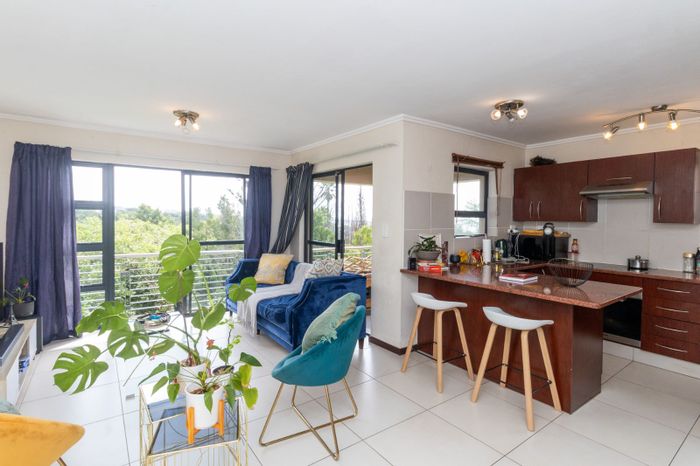 Zandspruit Apartment For Sale: Two bedrooms, secure community, pools, gym, golf access.